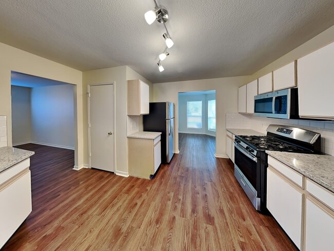 Photo - 1818 Day Lily Way