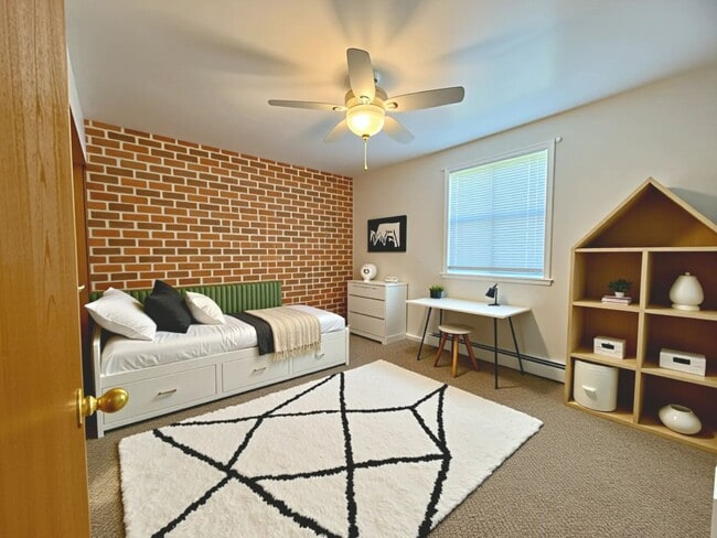 Photo - 211 Grandview Cir