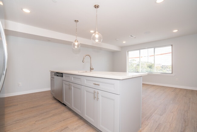 Building Photo - 644 32nd N St Unit B