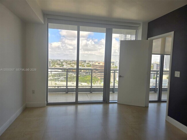 Photo - 92 SW 3rd St Unidad 1808