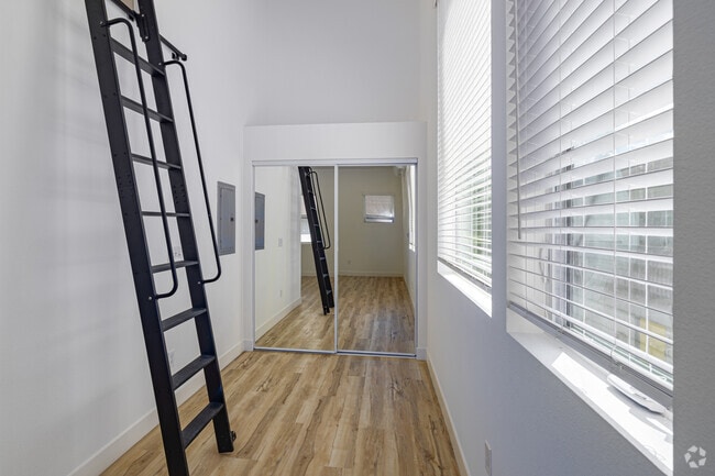 Studio - 439SF - Loft Access