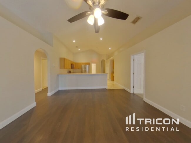 Photo - 1074 Worthington Dr