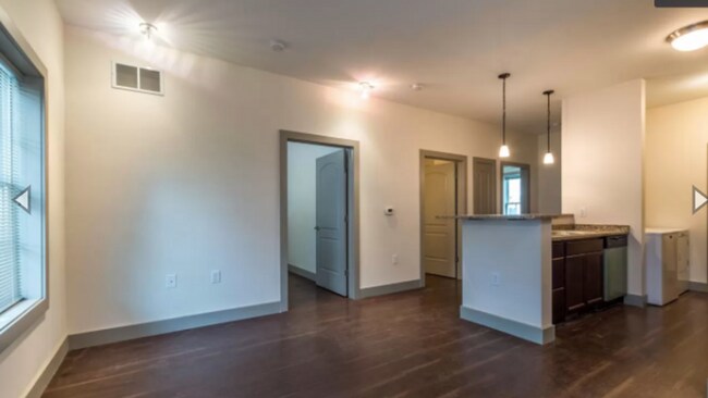 Photo - 631 N College Ave Unidad 2
