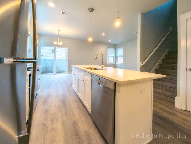 Photo - 2530 SW Coho St