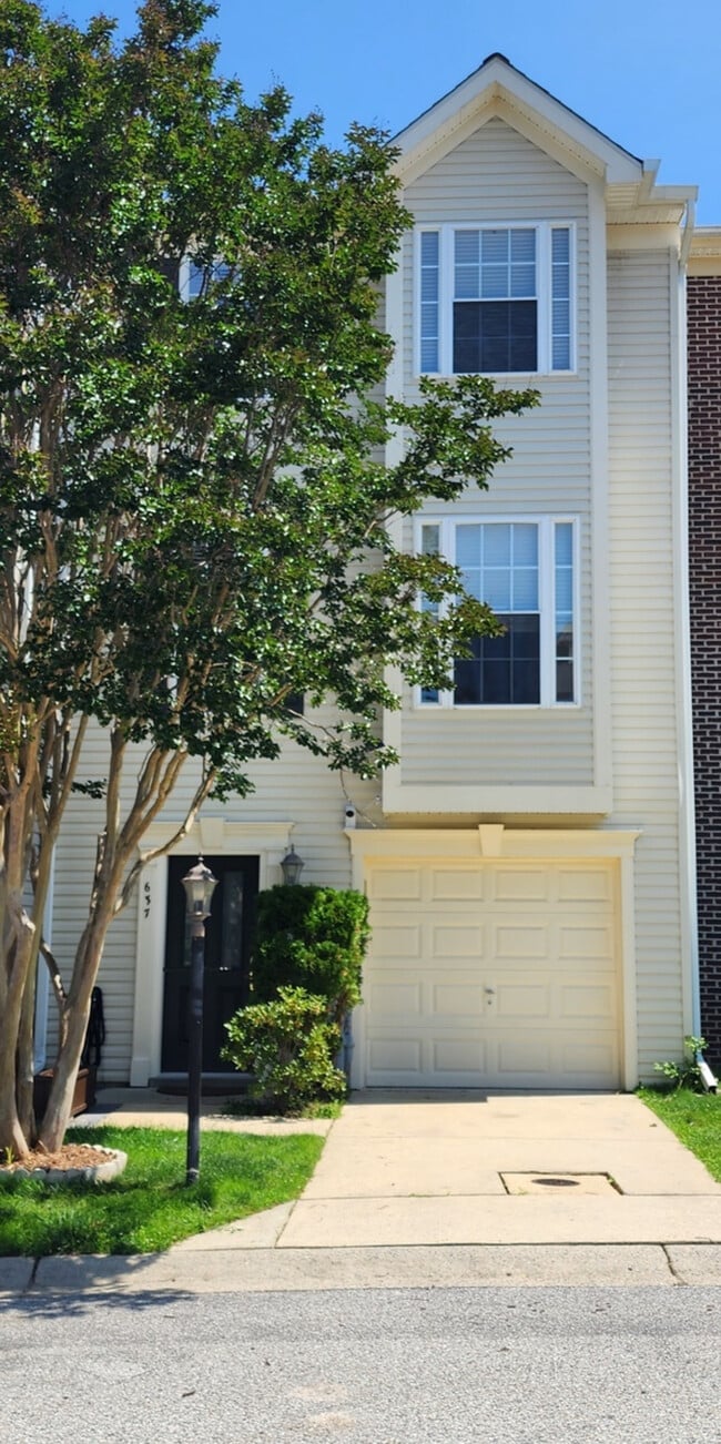 Building Photo - 637 Baystone Ct Rental