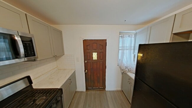 Photo - 6380 Marsden St