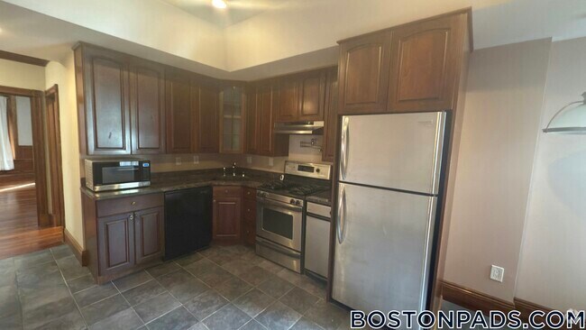 Building Photo - 9 Strathmore Rd Rental