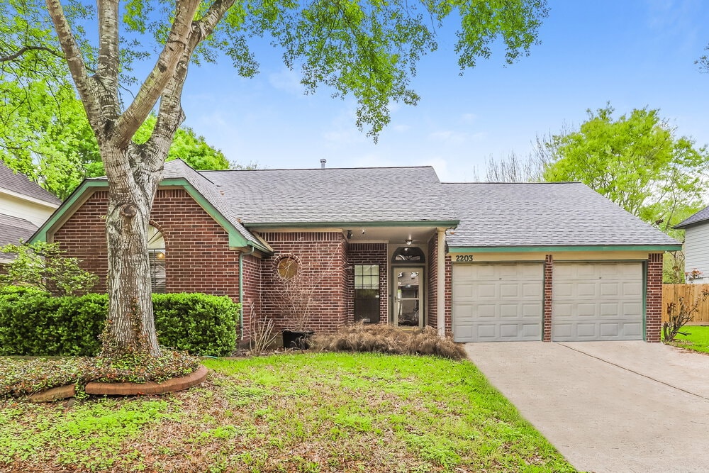 Photo - 2203 St James Pl