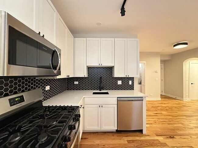 Photo - 643 W Wrightwood Ave Unit 403