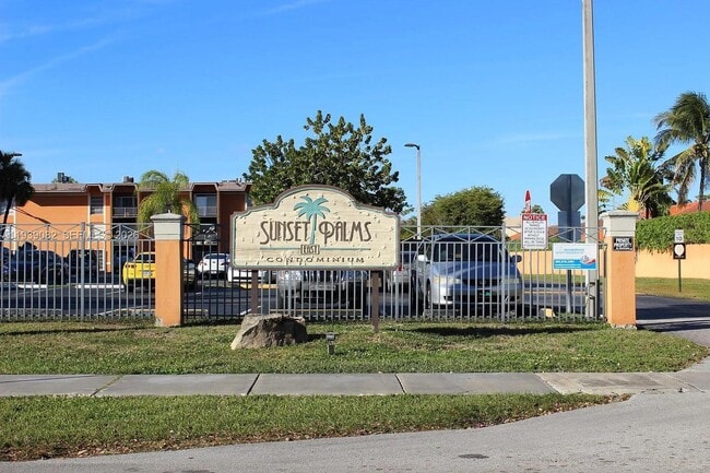 Building Photo - 9441 SW 76th St Unit V33