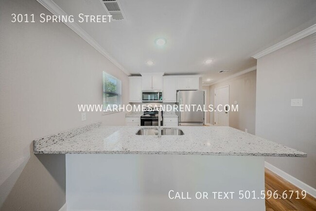 Photo - 3011 S Spring St