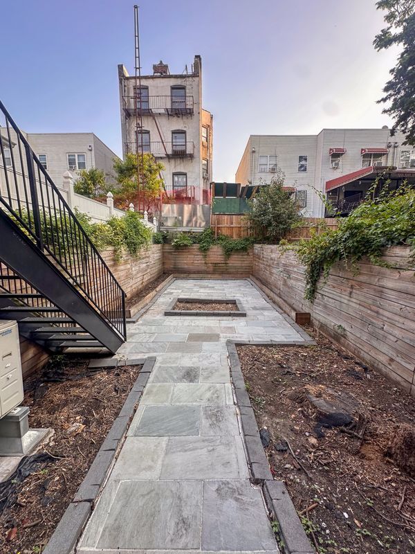 Building Photo - 526 E 148th St Rental