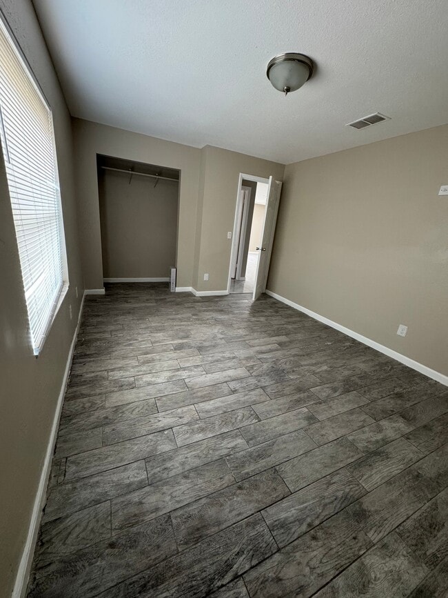 Photo - 103 N Hart Blvd