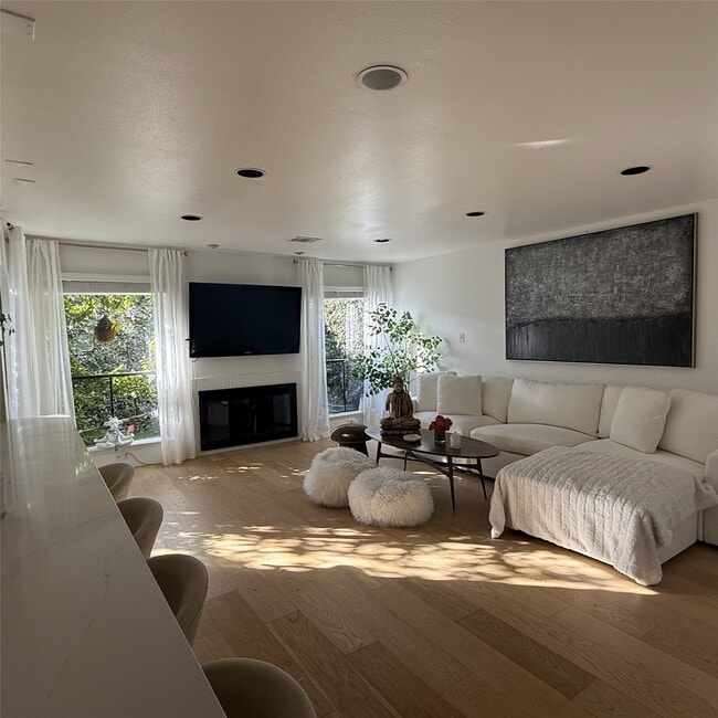 Building Photo - 1914 Augusta Dr Unit 16