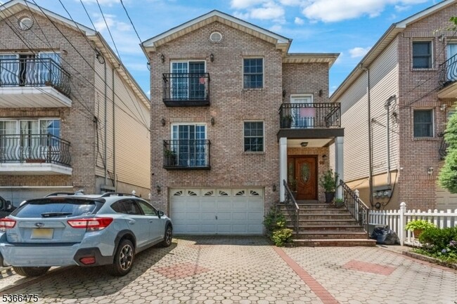 401-403 E Kinney Street Unit - 401-403 E Kinney Street Apartment Unit