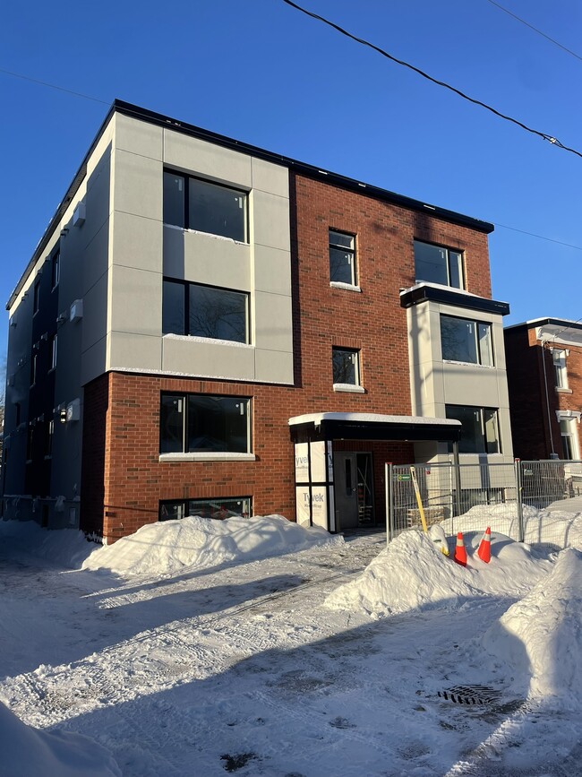 Building Photo - 118 Russell Ave