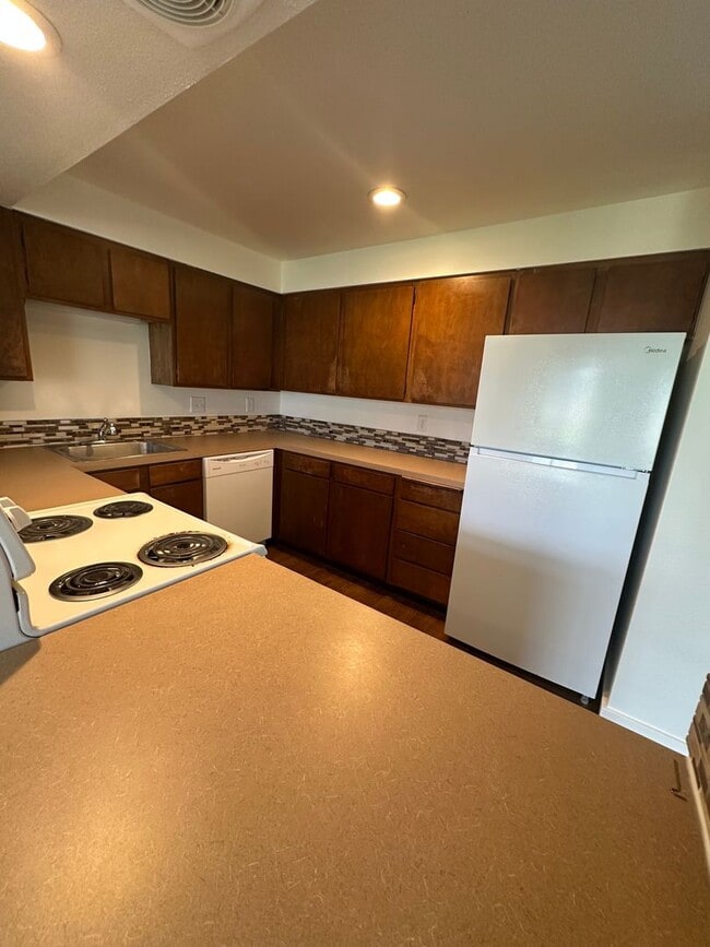 Photo - Glacier Park Apartments