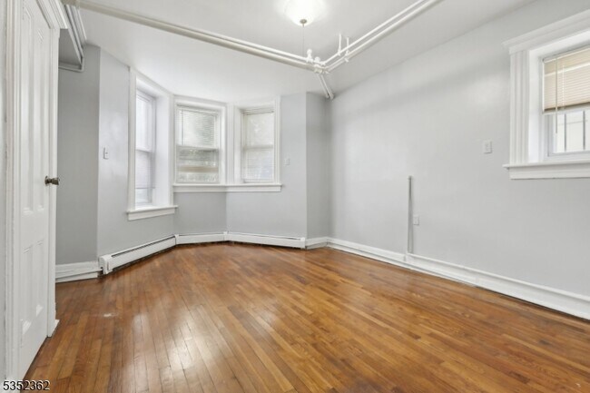 Photo - 162 Fairview Ave