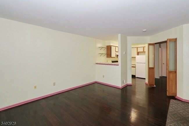 Photo - 153 Cortland Ln