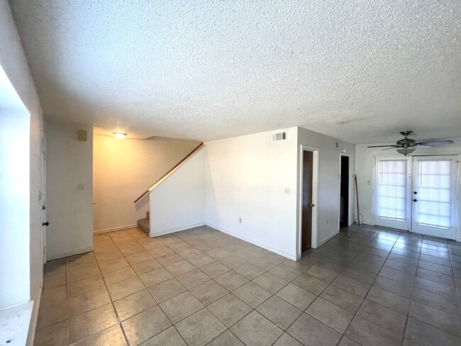 Building Photo - 203 Lindale St Unit B