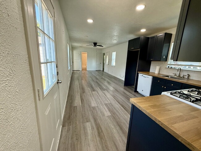 Photo - "Charming 3-Bed Oasis with 2 Full Baths in Garland – 1160 Sq Ft of Comfort at 1617 Meadowbrook!"
