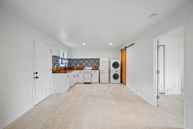 Building Photo - 910 Shelby Ave Unit Apt 204