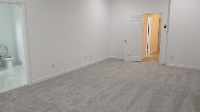 Photo - 5126 Lyndhurst Dr