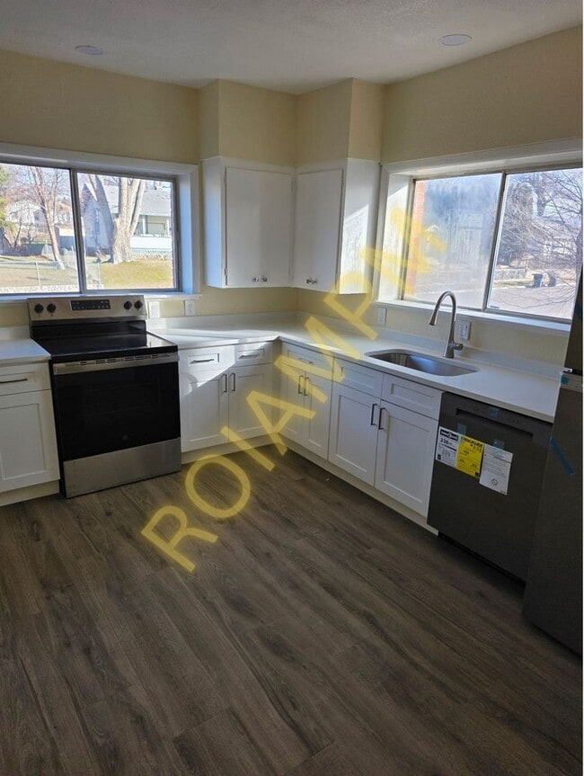 Building Photo - 1505 Idanha Ave Unit Apt 2