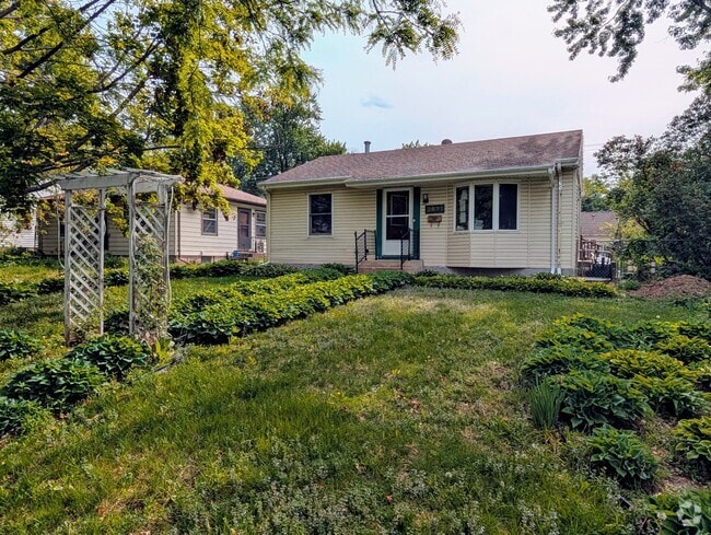 Building Photo - 3621 Sumter Ave S Rental