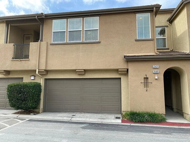 Building Photo - Welcome Home to the Treana Community in Stevenson Ranch 3BR 2 BA