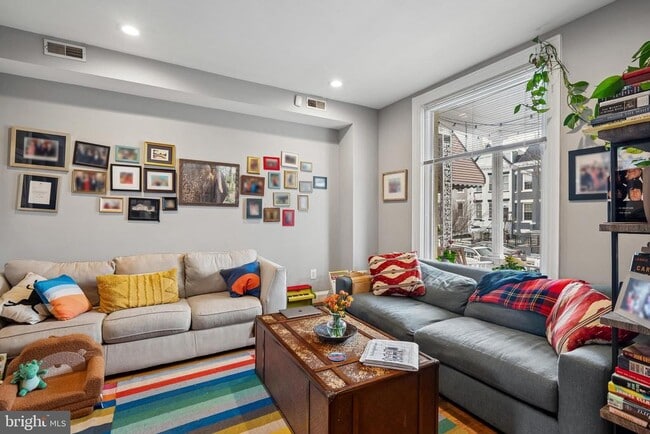 Photo - 1373 Quincy St NW