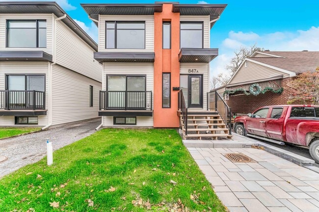 Building Photo - 847 Woodroffe Ave