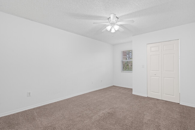Photo - 8940 Colonnades Ct E