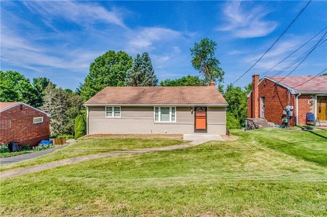 Photo - Beautiful 3 Bed / 1.5 Bath with Garage and Large Yard - Available May!!