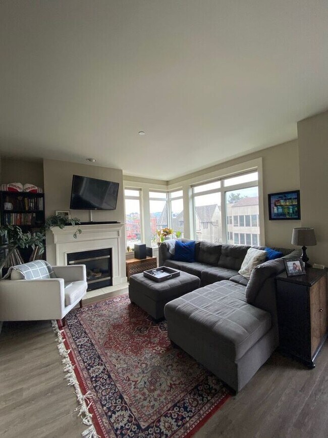 Building Photo - 3217 Eastlake Ave E Unit 306 Rental