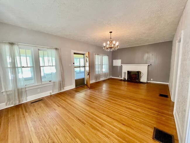 Photo - Charming 2-Bedroom Home with Hardwood Floors & Private Driveway!