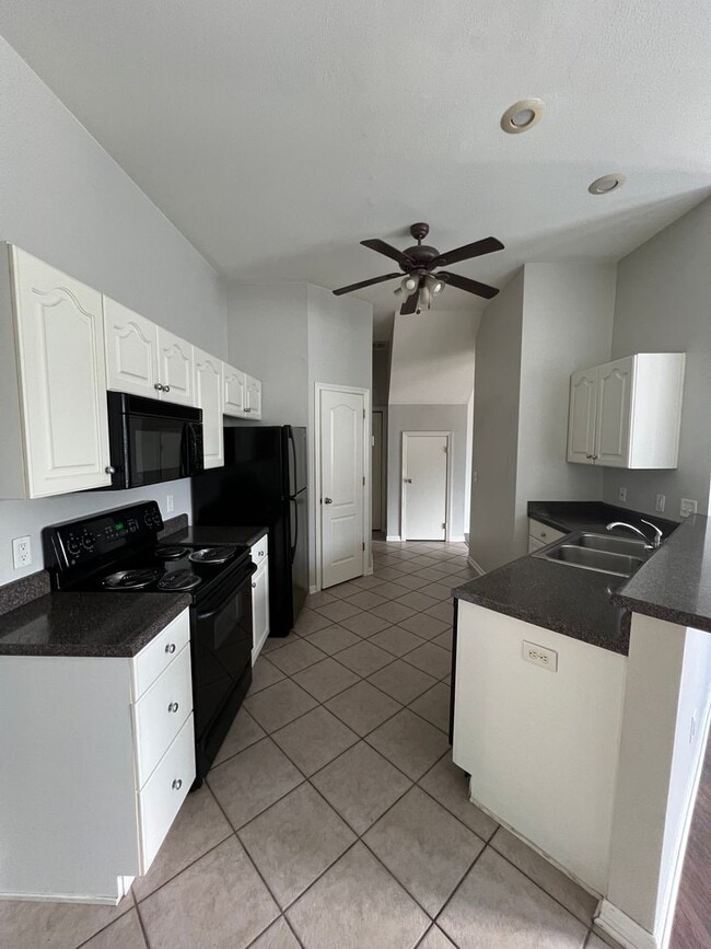 Photo - Three Bed / Three Bath with Fenced Yard an...