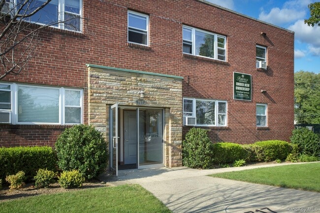 Building Photo - 717 Conklin St Unit 9