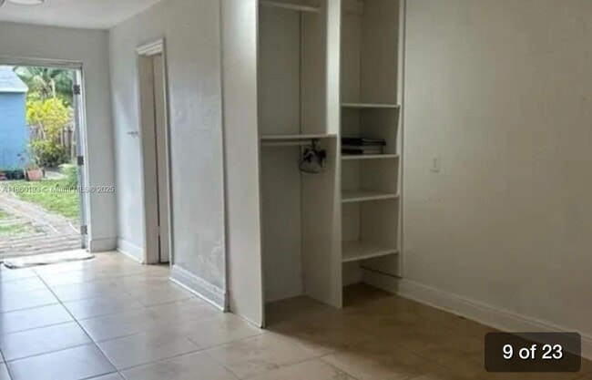 Building Photo - 48 SW 11th St Unit back Rental