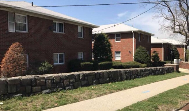 Building Photo - Palisades Gardens Rental