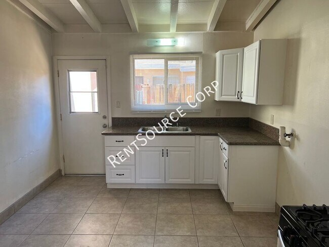 Photo - 2 Bedroom Single Story Duplex for Rent in ...