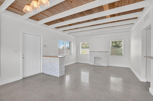 Photo - 910 SE 3rd St