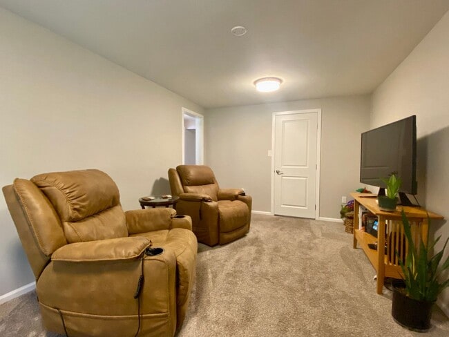 Photo - 4 bedroom Seatac rambler w/ large yard