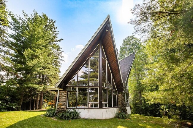 Photo - 8 Pl. d'Artois