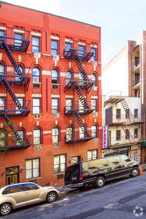 Lenox Hill - Lenox Hill Apartments