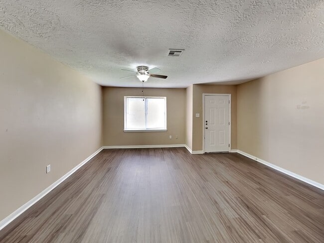 Photo - 407 Harold Ln