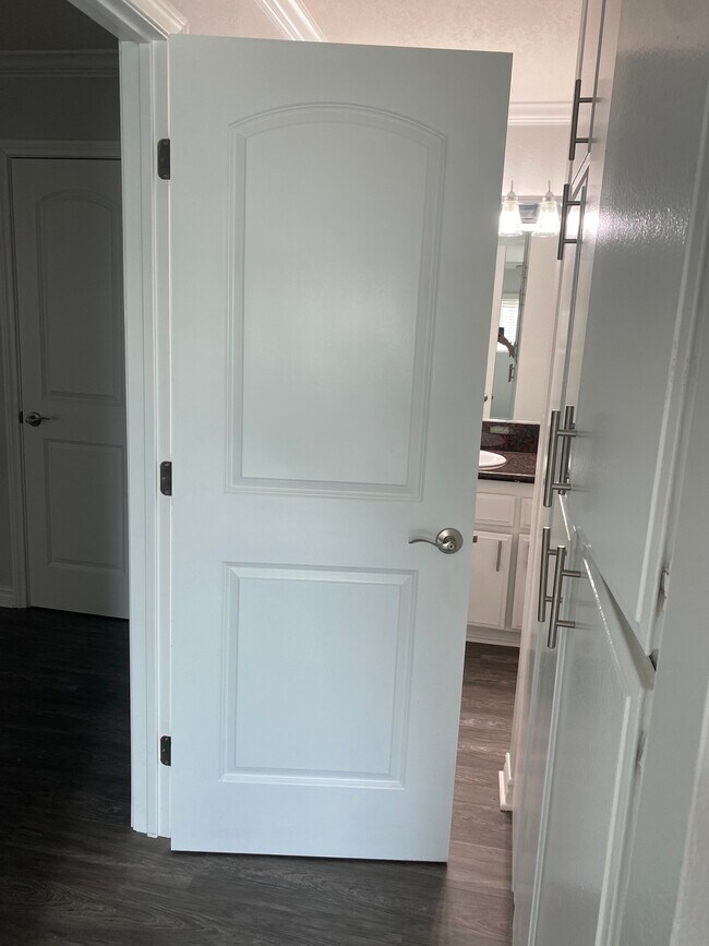 Photo - Granada Court Apartments