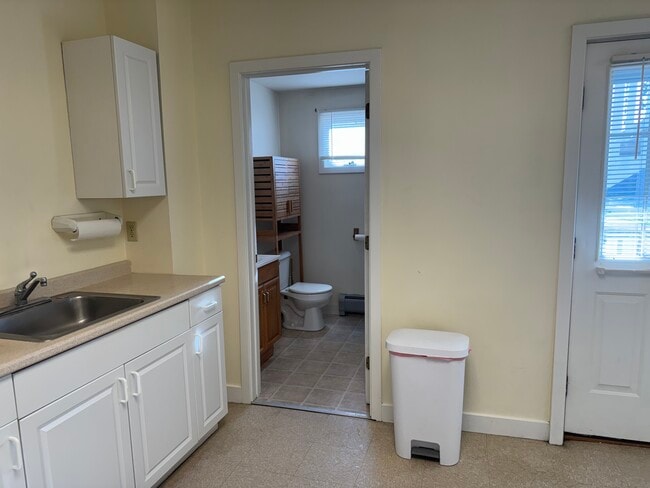 Full bath with shower/tub - 47 Plunkett St Unit 47AR Furnished 1 bdrm