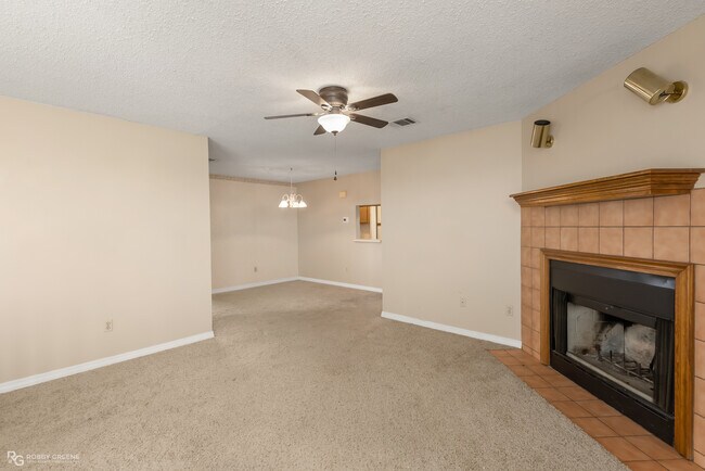 Photo - 12 Meadow Creek Dr