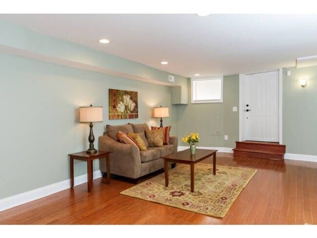 Building Photo - 2644 N Charles St Rental